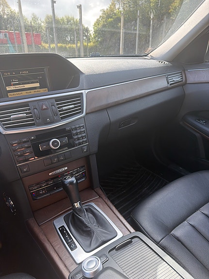 Mercedes-Benz E220 d 4 of 12