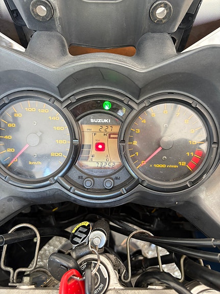 Suzuki DL 650 V-Strom 10 of 10