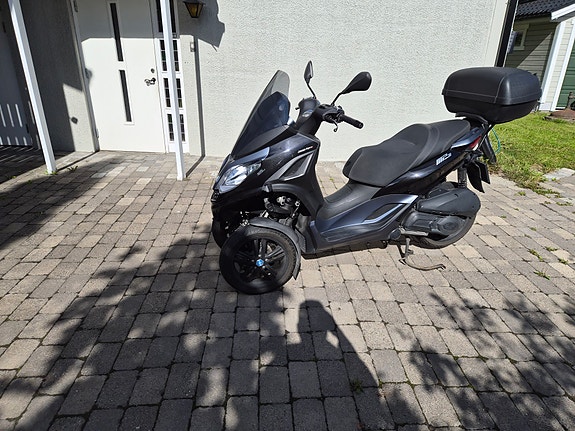 Piaggio MP3 300 HPE 3 of 9