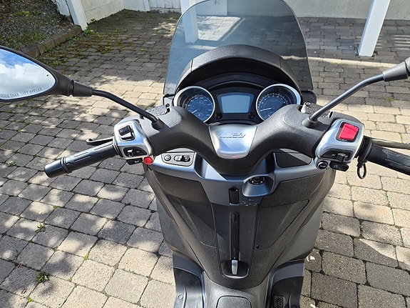 Piaggio MP3 300 HPE 7 of 9