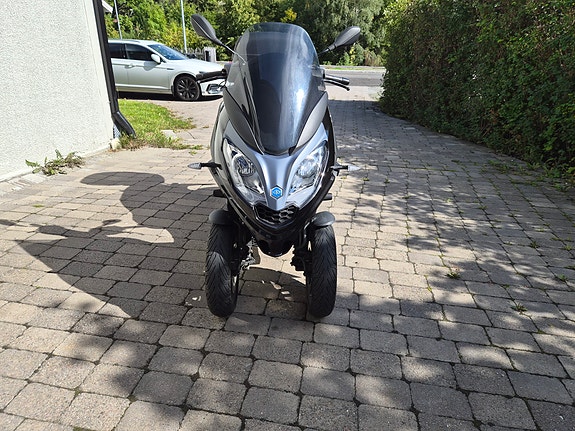Piaggio MP3 300 HPE 2 of 9