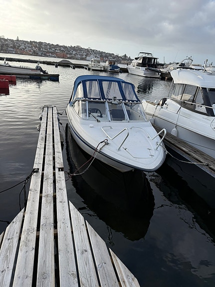 Trygg sjøbåt med ny motor og henger med nye bremser og dekk 3 of 14