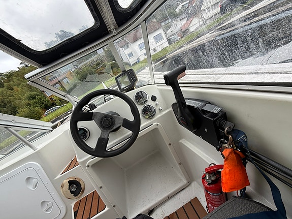 Trygg sjøbåt med ny motor og henger med nye bremser og dekk 13 of 14