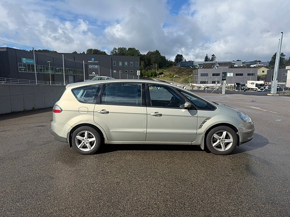 Ford S-MAX 3 of 30