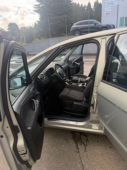 Ford S-MAX 19 of 30