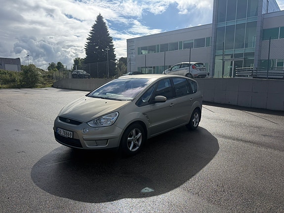 Ford S-MAX 8 of 30