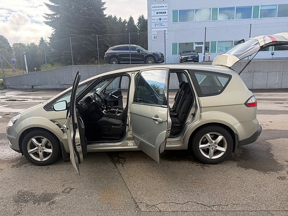 Ford S-MAX 20 of 30