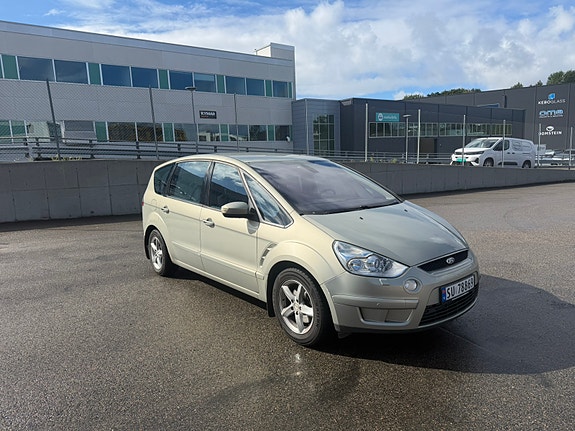 Ford S-MAX 2 of 30