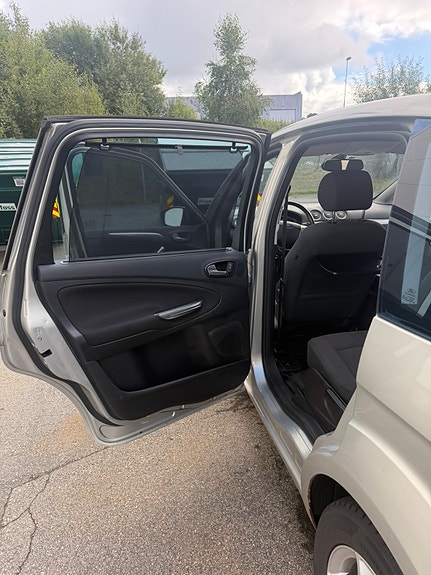Ford S-MAX 16 of 30