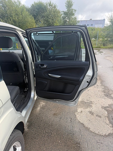 Ford S-MAX 12 of 30