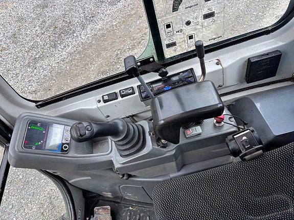 Takeuchi TB216 med rotortilt / 3 skoffer / 3000 timer 13 of 13