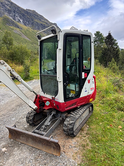 Takeuchi TB216 med rotortilt / 3 skoffer / 3000 timer 8 of 13