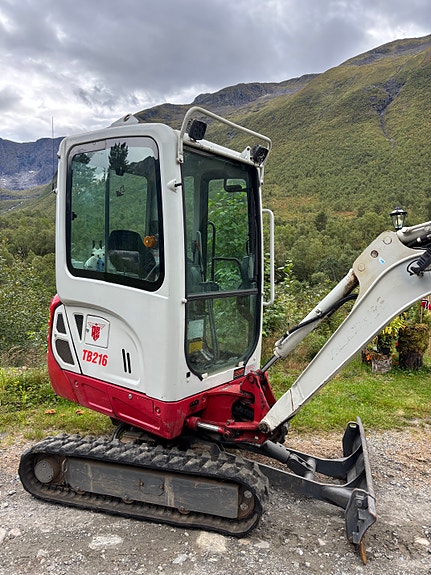 Takeuchi TB216 med rotortilt / 3 skoffer / 3000 timer 6 of 13