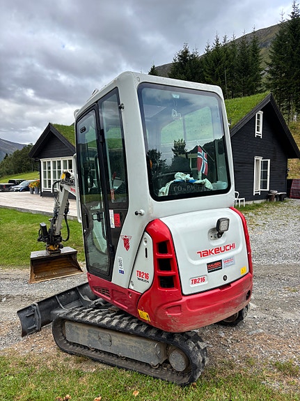 Takeuchi TB216 med rotortilt / 3 skoffer / 3000 timer 9 of 13