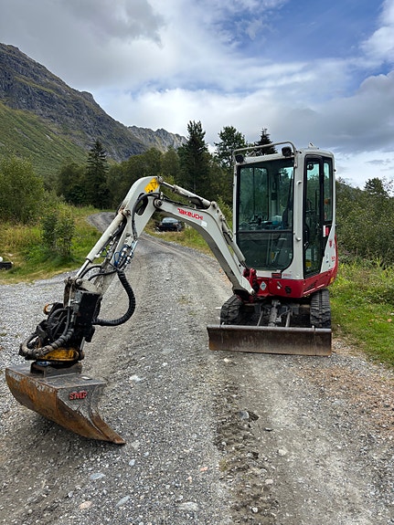Takeuchi TB216 med rotortilt / 3 skoffer / 3000 timer 5 of 13