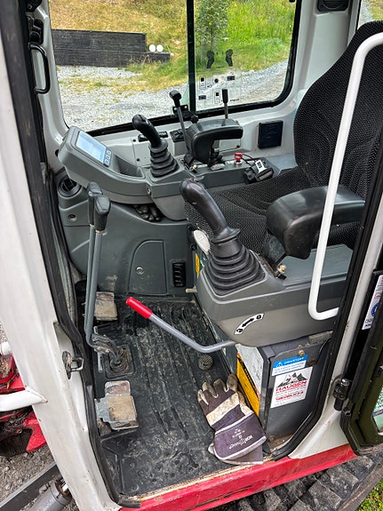 Takeuchi TB216 med rotortilt / 3 skoffer / 3000 timer 11 of 13