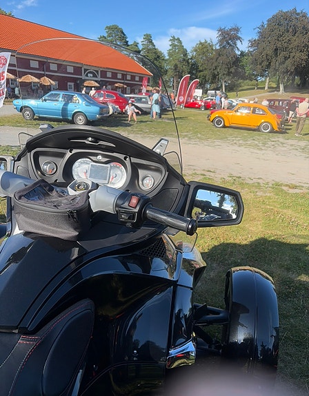 Bombardier CAN-AM Spyder 12 of 18