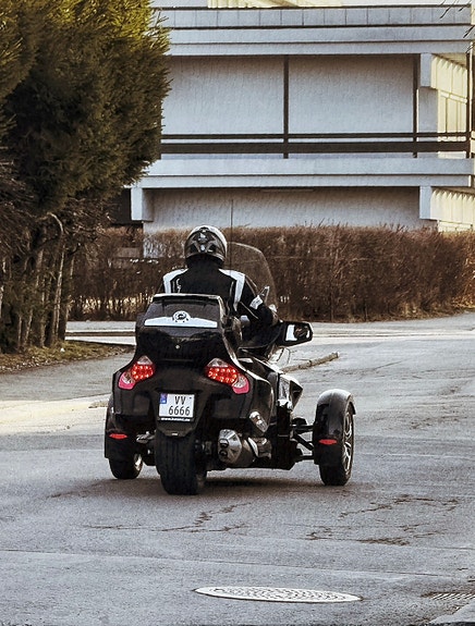 Bombardier CAN-AM Spyder 8 of 18