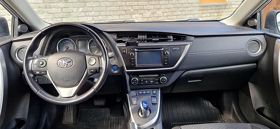 Toyota Auris 6 of 12