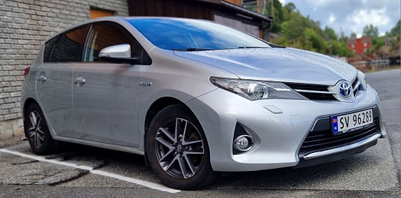 Toyota Auris 2 of 12