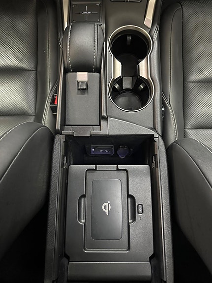 Lexus NX300h 30 of 30