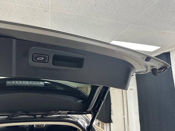 Lexus NX300h 14 of 30