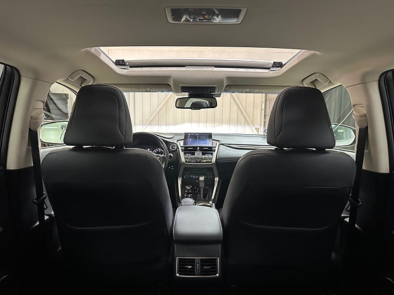 Lexus NX300h 26 of 30
