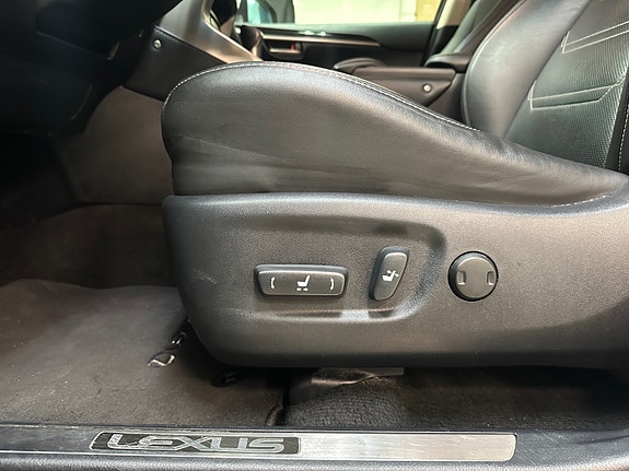 Lexus NX300h 21 of 30