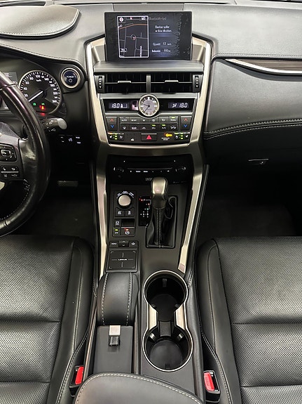 Lexus NX300h 29 of 30