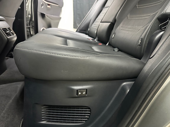Lexus NX300h 25 of 30
