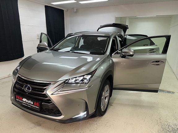 Lexus NX300h 9 of 30