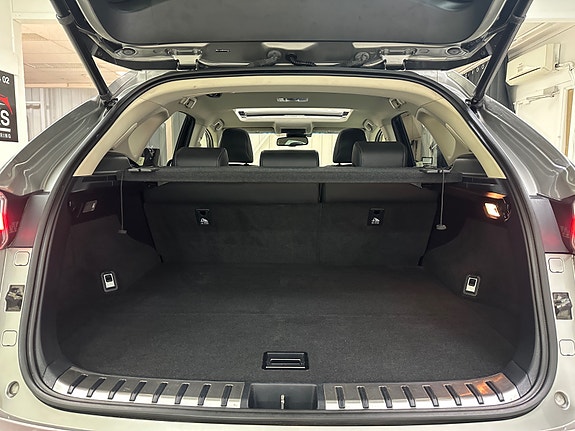 Lexus NX300h 16 of 30