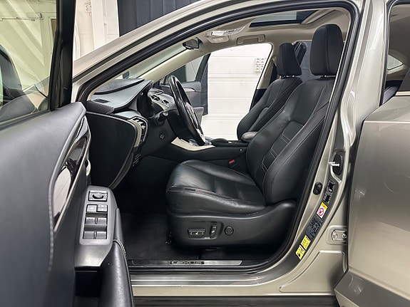 Lexus NX300h 20 of 30