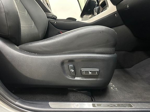 Lexus NX300h 23 of 30