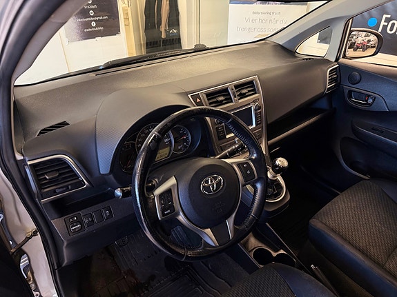 Toyota Verso-S 21 of 30
