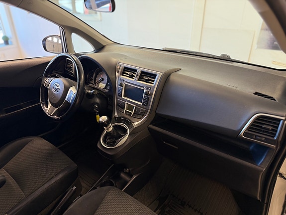 Toyota Verso-S 29 of 30