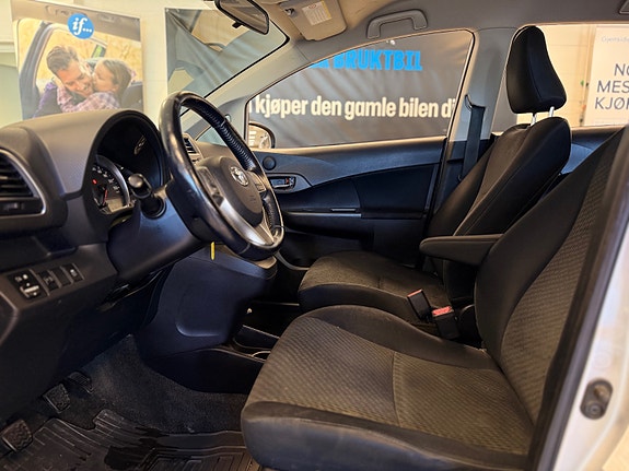 Toyota Verso-S 22 of 30