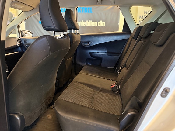 Toyota Verso-S 24 of 30