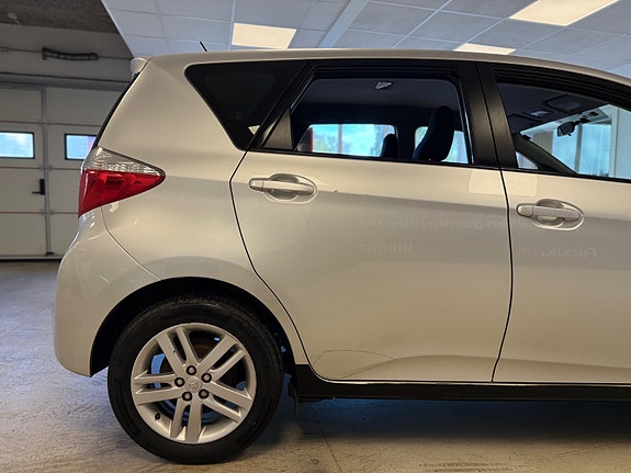 Toyota Verso-S 17 of 30