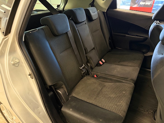 Toyota Verso-S 27 of 30