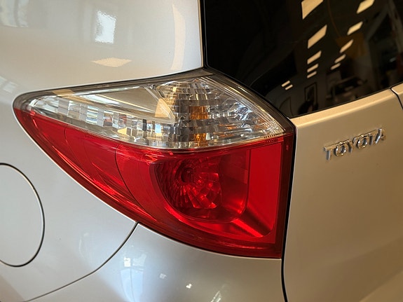 Toyota Verso-S 12 of 30