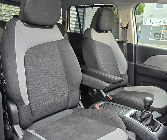 Citroen Grand C4 Picasso 27 of 30