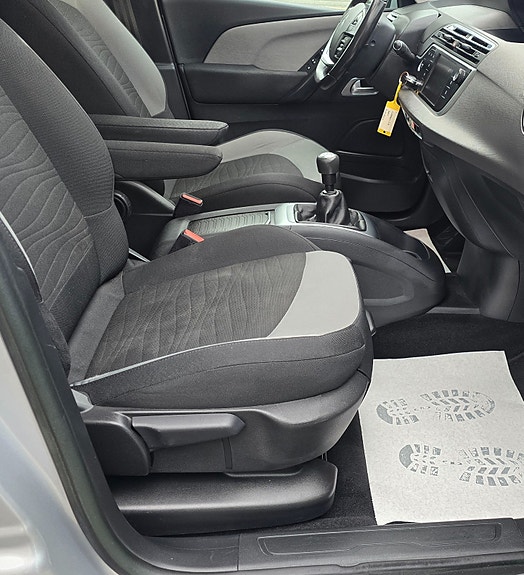 Citroen Grand C4 Picasso 26 of 30