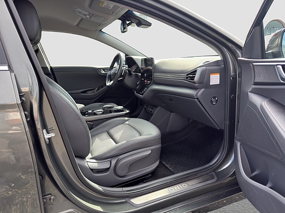 Hyundai IONIQ 22 of 24