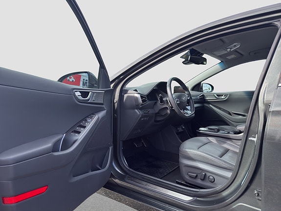 Hyundai IONIQ 10 of 24