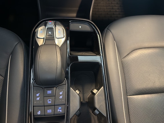 Hyundai IONIQ 21 of 24