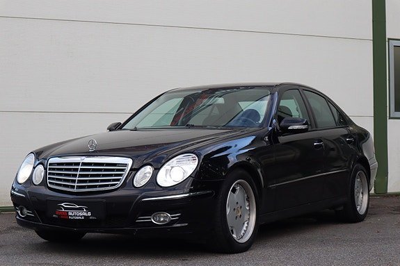 Mercedes-Benz E220 2 of 29