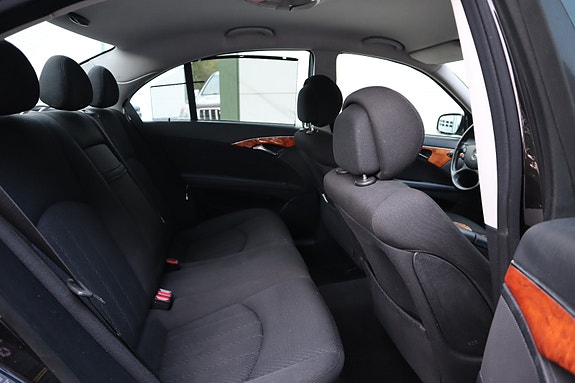 Mercedes-Benz E220 25 of 29