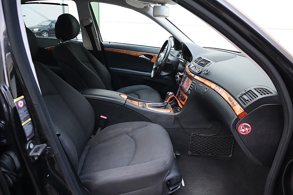 Mercedes-Benz E220 22 of 29