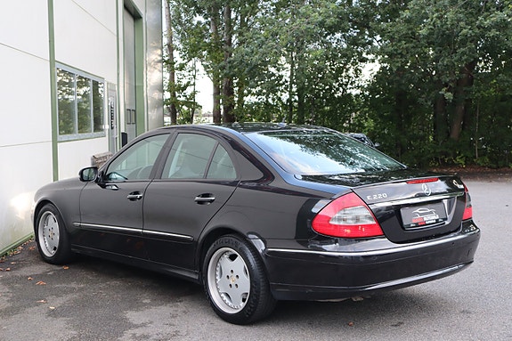 Mercedes-Benz E220 14 of 29